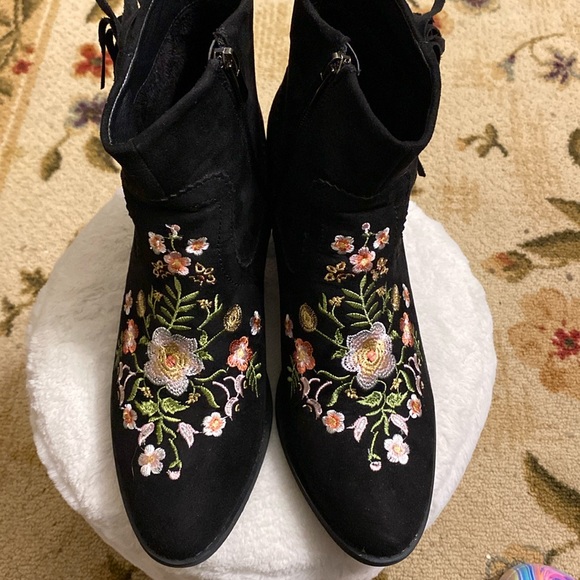 GC shoes Shoes - GC Shoes “Rosco” black suede booties